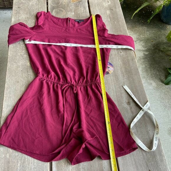 BeBop Womens Romper Size Small Burgundy Wine Shorts Ruffle Keyhole NEW - Picture 6 of 8